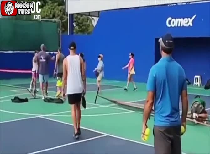 Video :It finishes (very) poorly in a padel match!